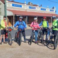 Cycling group in front of the Post Office Hotel in Gulgong