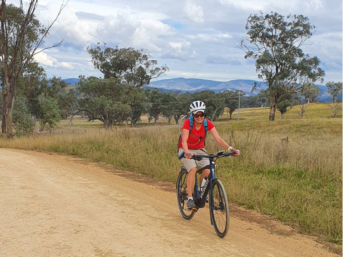 Cyclist on the Central West Cycle route between Mudgee and Gulgong |  <i>Ross Baker</i>