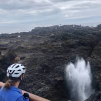 Cyclist viewing the Kiama Blowhole on the south coast cycle | Kate Baker