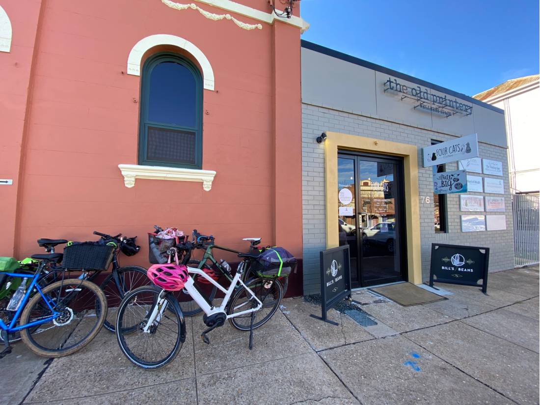 Cyclists gather in cafes in Wellington |  <i>Michele Eckersley</i>