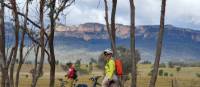 Cyclists viewing the Capertee Valley walls | Katy Taylor