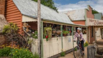 Cycle the charming streets of Gulgong | Tim Charody