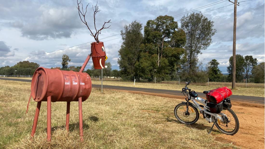 Letterbox art on the CWC near Dubbo |  <i>Michele Eckersley</i>