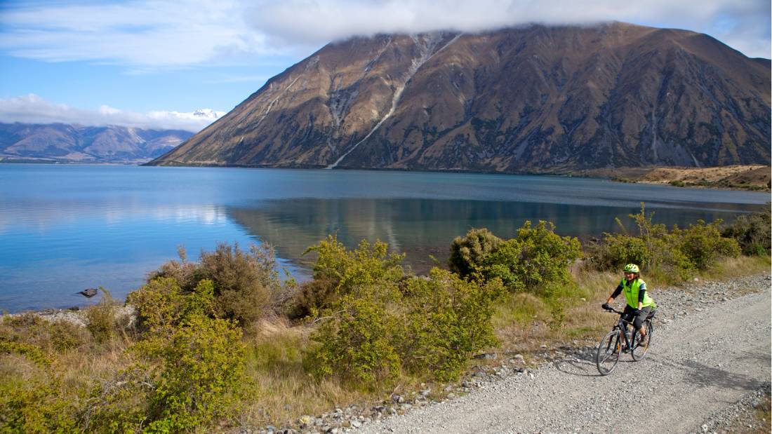 Cycling around Lake Ohau |  <i>Andrew Bain</i>