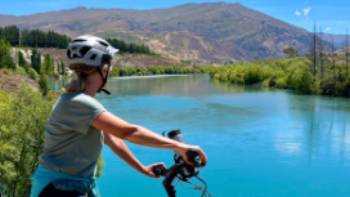Start of trail,Sue Badyari Start of Lake Dunstan trail
