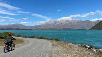Spectacular South Island scenery on the Alps 2 Ocean Cycle Trail