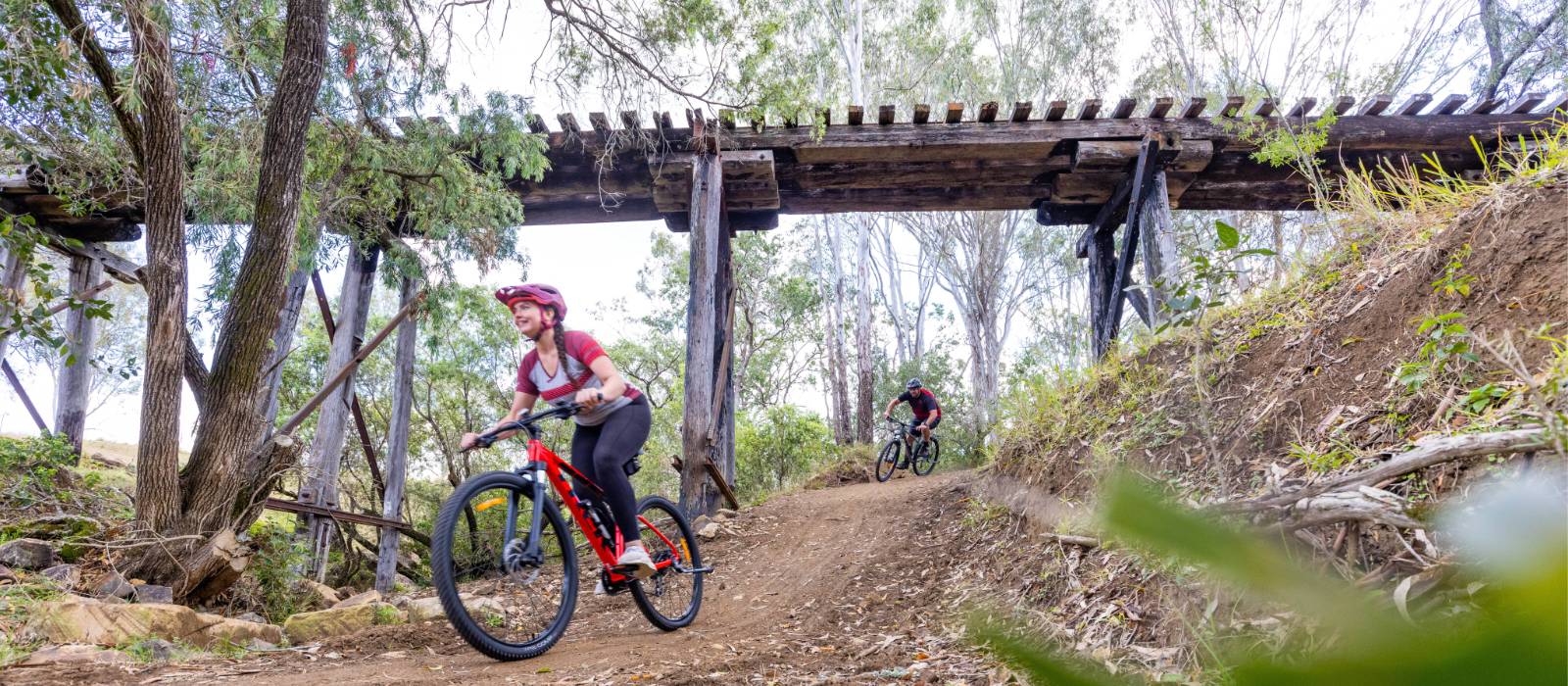 Off road action on the Brisbane Valley Rail Trail | Tourism and Events Queensland