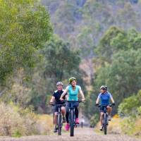 Ride with friends on the Brisbane Valley Rail Trail | Tourism and Events Queensland