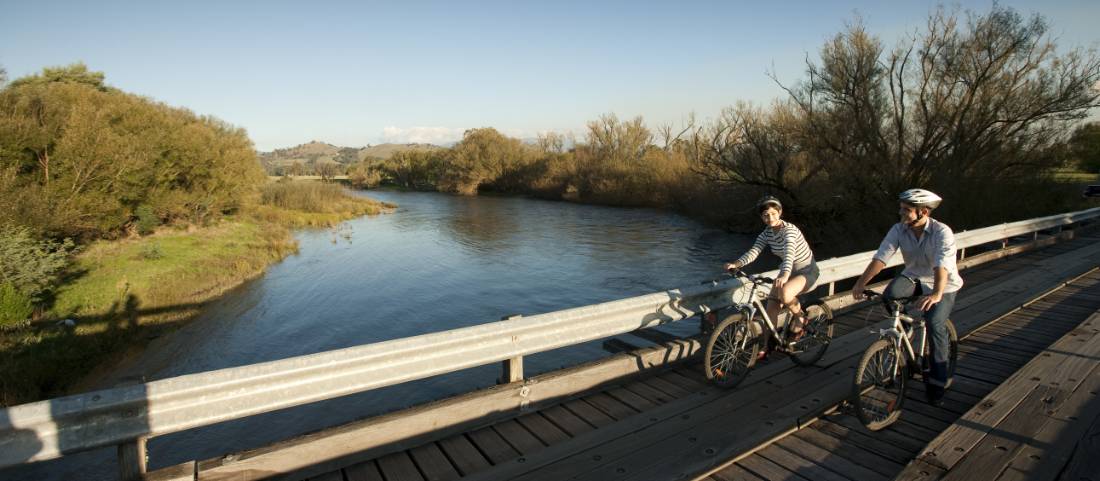 Cyclists crossing the Goulburn River |  <i>Robert Blackburn</i>