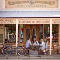 Enjoying the fine produce and goods of Victoria's High Country in Beechworth | Robyn Lea