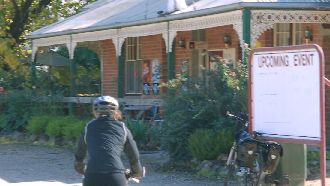 The Murray to Mountains Rail Trail links together great country towns and hospitality |  <i>Chris Buykx</i>