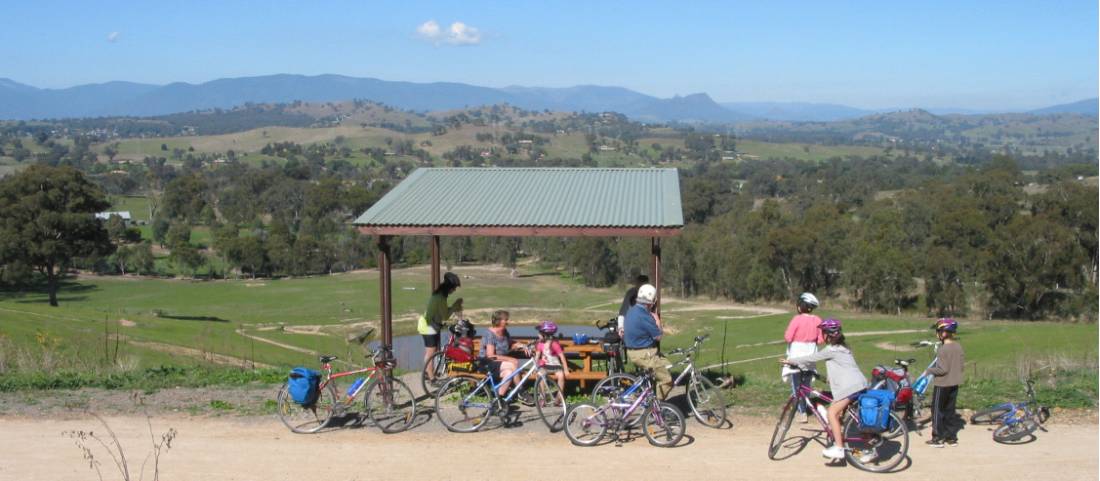 The view from Eglington Gap above Alexandra |  <i>Rail Trails Australia</i>