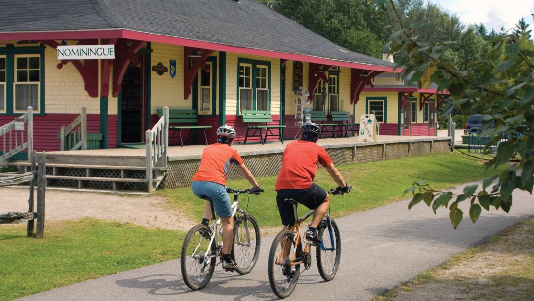 The old train station in Nominingue, P'tit Train du Nord linear park |  <i>©Tourisme Laurentides</i>