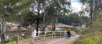 Cyclists on route out of Dubbo | Michele Eckersley