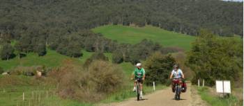 Cycling the Murray to Mountains Rail Trail near Eurobin | Rail Trails Australia